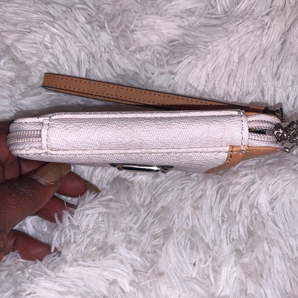 💥GUESS WRISTLET💥 - Picture 10 of 13